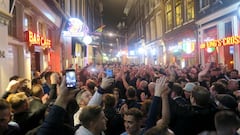Hinchas del Tottenham Hotspur en las calles de Amsterdam en una imagen de archivo.
