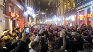 Hinchas del Tottenham Hotspur en las calles de Amsterdam en una imagen de archivo.