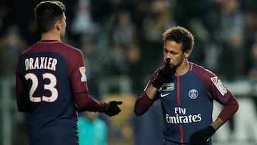 Los jugadores del PSG, Julian Draxler y Neymar Junior, durante un partido.