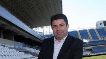 <b>EN ACCIÓN. </b>Imagen de Antonio Fernández, director deportivo del Málaga. que trabaja a destajo en el diseño de un Málaga grande.