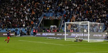 Tanda de penaltis. Pedri marca el octavo lanzamiento de la serie, 2-4, y clasifica al Barcelona para jugar la final.