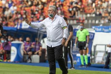 Entrenadores que llegaron a la final en su primer torneo