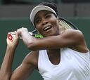 Venus Williams deja de lado sus problemas y avanza