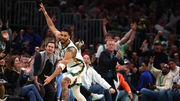 Jayson Tatum, escolta de Boston Celtcis, celebra un triple ante Phoenix Suns.