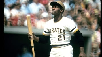 Clemente conectó su imparable número 3,000 en el penúltimo partido de su carrera. Pegó un doblete en dirección al jardín izquierdo durante la quinta entrada de la victoria de los Pirates sobre los New York Mets.