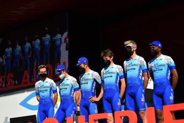 El equipo australiano, que tantos cambios de denominación y apariencia ha lucido en los últimos años, mantiene una formación bastante continuista respecto a temporadas anteriores. Simon Yates, estrella del BikeExchange, partirá con la obligación de hacer brillar al equipo en vueltas por etapas, ya que la escuadra no cuenta con mucha más materia prima para ese objetivo al margen del británico. Matthews, en volatas reducidas y finales explosivos, sigue siendo un seguro de vida.  Altas: Dylan Groenewegen (PBa), Lawson Craddock (EE UU), Matteo Sobrero (Ita), Jan Maas (PBa), Campbell Stewart (Nzl), Alexander Balmer (Sui), Kellan O’Breind (Aus) y Jesús David Peña (Col).  Bajas: Mikel Nieve, Esteban Chaves (Col), Brent Bookwalter (EE UU), Andrey Zeits (Kaz), Robert Stannard (Aus) y Barnabas Peak (Hun).