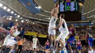 <b>REBOTE. </b>El Barcelona también superó a Unicaja en los tableros.