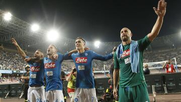 El guardameta del Nápoles, Pepe Reina, se marchó conmovido de San Paolo.