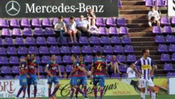 Imagen de uno de los goles del Llagostera ante el Valladolid.