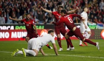 1-0. Ricardo Carvalho anotó el primer tanto. 
