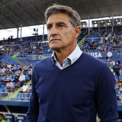 "Es normal que el público busque un responsable en el banquillo y yo no me aparto"