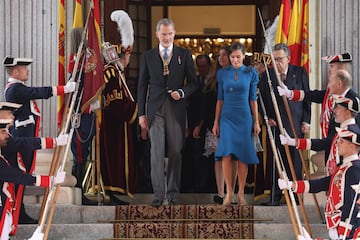 Felipe VI de España y Letizia Ortiz Rocasolano durante el acto de juramentación de la Constitución ante las Cortes Generales de Leonor de Borbón.