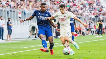 Brahim, ante Alaba durante el Milan-Real Madrid.
