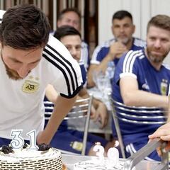 Messi celebra su cumpleaños y rebaja la tensión en Argentina