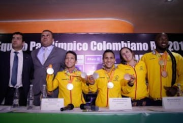 Los atletas ganaron 17 medallas. 2 oros, 5 platas, 10 bronces y 38 diplomas.