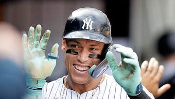 NEW YORK, NEW YORK - AUGUST 25: Aaron Judge #99 of the New York Yankees celebrates his seventh inning home run against the Colorado Rockies in the dugout with his teammates at Yankee Stadium on August 25, 2024 in New York City. Jim McIsaac/Getty Images/AFP (Photo by Jim McIsaac / GETTY IMAGES NORTH AMERICA / Getty Images via AFP)