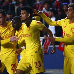 El Liverpool pone un pie en semifinales con un estelar Luis Díaz