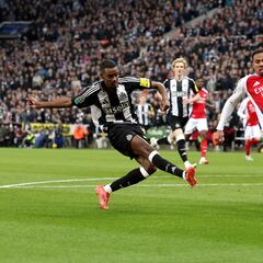 Isak conduce al Newcastle a Wembley