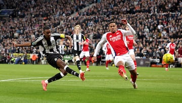 Alexander Isak en el Newcastle United - Arsenal.