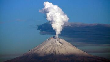 El Popocatépetl registra explosión y fumarolas