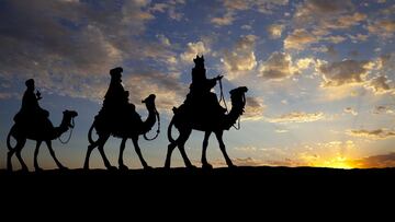 Los Reyes Magos de Oriente, realizando su viaje.