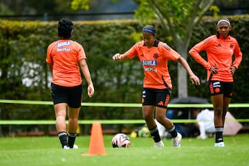 Jornada de entrenamientos de la Selección Colombia Femenina que sigue su preparación para el debut en el Mundial sub-20.