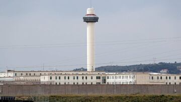 GRAFCVA4996. PICASSENT (VALENCIA), 12/05/2020.- Vista general del Centro Penitenciario de Picassent cuando hoy el sindicato de funcionarios de prisiones Acaip ha denunciado la autorización de apertura en los centros penitenciarios de la Comunitat Valenciana de un total de diez talleres de empresas externas, en los que trabajan 180 internos, a pesar de que la mayor parte de este territorio se mantiene en fase 0. EFE/Kai Försterling