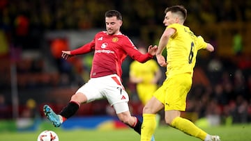 Manchester (United Kingdom), 28/11/2024.- Mason Mount (L) of Manchester United in action against Jostein Gundersen
of Bodo/Glimt during the UEFA Europa League match between Manchester United and Bodo/Glimt in Manchester, Great Britain, 28 November 2024. (Gran Bretaña, Reino Unido) EFE/EPA/ADAM VAUGHAN