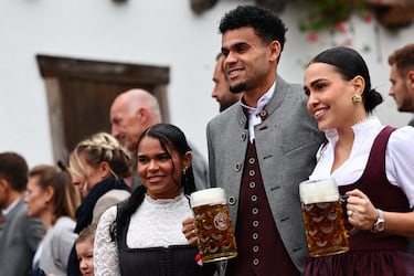  Luis Díaz y su mujer, Gera Ponce, durante la fiesta del Oktoberfest celebrada en Múnich.