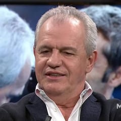 "En el fisio, en el autobús, es como llevar un reloj. Por eso les he quitado los móviles"