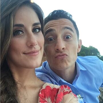 Andrés Guardado y su esposa