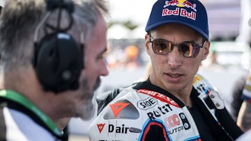 Razgatlioglu sobre la BMW de SBK durante la rona de Australia.