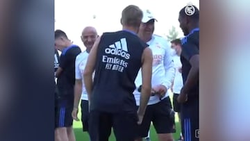 La curiosa pregunta que hizo Ancelotti a Odegaard de Alaba