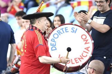 Iconic Spain fan, Manolo "el del Bombo", out of Euro 2016