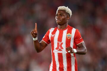 Largie Ramazani celebrando su gol con el Almería.