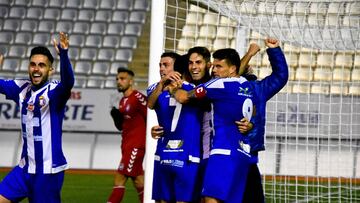 Los jugadores del Lorca Deportiva celebran una victoria.