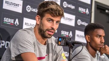 Gerard Piqu&eacute; durante la rueda de prensa concedida esta pasada madrugada en Miami. 