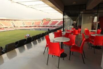El estadio cuenta con palcos y balcones VIP.