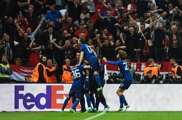 0-2. Henrikh Mkhitaryan celebró el segundo gol.