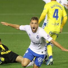 El Tenerife no pierde cuando se presenta en el derbi por delante de la UD