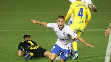 El Tenerife no pierde cuando se presenta en el derbi por delante de la UD