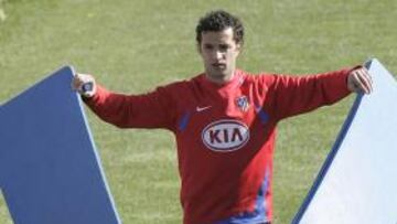 <strong>LESIÓN.</strong> Aguirre no podrá disponer de Simao los próximos días debido a la lesión que sufre el jugador portugués.