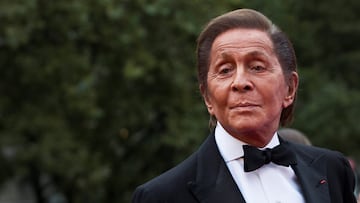 FILE PHOTO: Fashion designer Valentino Garavani arrives for the 2012 New York City Ballet Fall Gala at the Lincoln Center in New York September 20, 2012. This year's event celebrated fashion designer Valentino Garavani. REUTERS/Andrew Kelly (UNITED STATES - Tags: ENTERTAINMENT FASHION)/File Photo