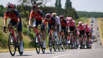 Egan Bernal y Daniel Felipe Martínez llegan con los favoritos y se guardan para la etapa reina.