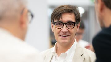 El primer secretario del PSC, Salvador Illa, durante una reunión extraordinaria de la Comisión Ejecutiva del PSC, en la sede del PSC, a 3 de agosto de 2024, en Barcelona, Catalunya (España). El PSC ha convocado la reunión tras el ‘sí’ de la militancia de ERC ayer, 2 de agosto, al preacuerdo con los socialistas. El apoyo de ERC se une al de los Comuns, que el pasado 31 de julio cerraron su propio preacuerdo con el PSC, lo que permitiría alcanzar la mayoría necesaria para investir a Salvador Illa como presidente de la Generalitat.
03 AGOSTO 2024;ERC;COMUNS;PSC;INVESTIDURA;ACUERDO;PSOE
Lorena Sopêna / Europa Press
03/08/2024