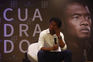 El lateral colombiano de la Juventus, en el día de su cumpleaños 33, presentó en un evento realizado en Medellín la biografia: "Panita, esta es mi historia", en la que cuenta todos los detalles de su vida.