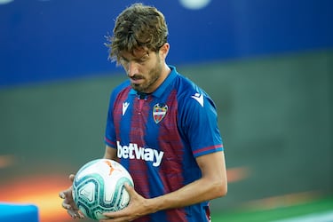 En plena madurez futbolística, Campaña brilló como motor creativo del Levante. En 2020, su rendimiento le llevó incluso a ser convocado por la selección española. Su valor alcanzó los 25 millones, un reconocimiento a su regularidad y visión desde el mediocampo granota.
