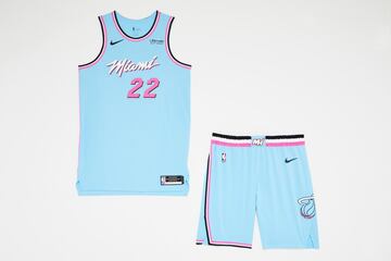 La camiseta es reflejo de la intensidad del condado de Miami-Dade, con un fondo en suave azul celeste y detalles en rosa fuerte que iluminan la ciudad. Es también una forma de rendir homenaje a la equipación City Edition de la temporada anterior.