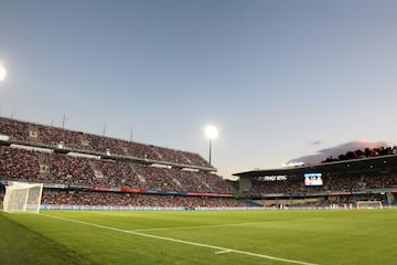 Situado en la ciudad de Montpellier, Francia. Es la sede habitual del Montpellier Hrault Sport Club de la Ligue 1 francesa. Tiene una capacidad para 32.900 personas.