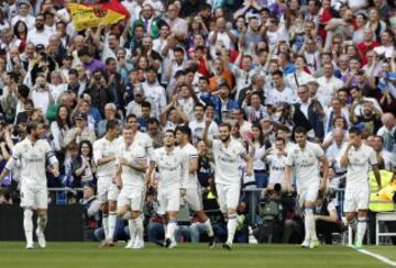 Los jugadores celebran el 1-0 de Nacho. 